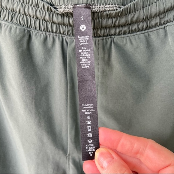 LULULEMON OLIVE GREEN SHORTS 5” INSEAM SIDE ZIPPER POCKET SIZE SMALL - Picture 3 of 12